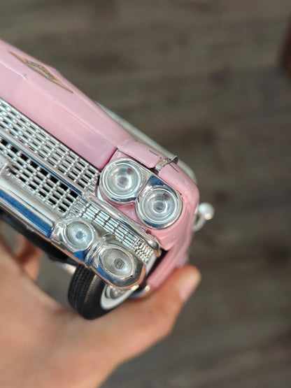 1:18 Maisto 1959 Cadillac Eldorado Biarritz Convertible (Pre - Owned) - Kinder Logs