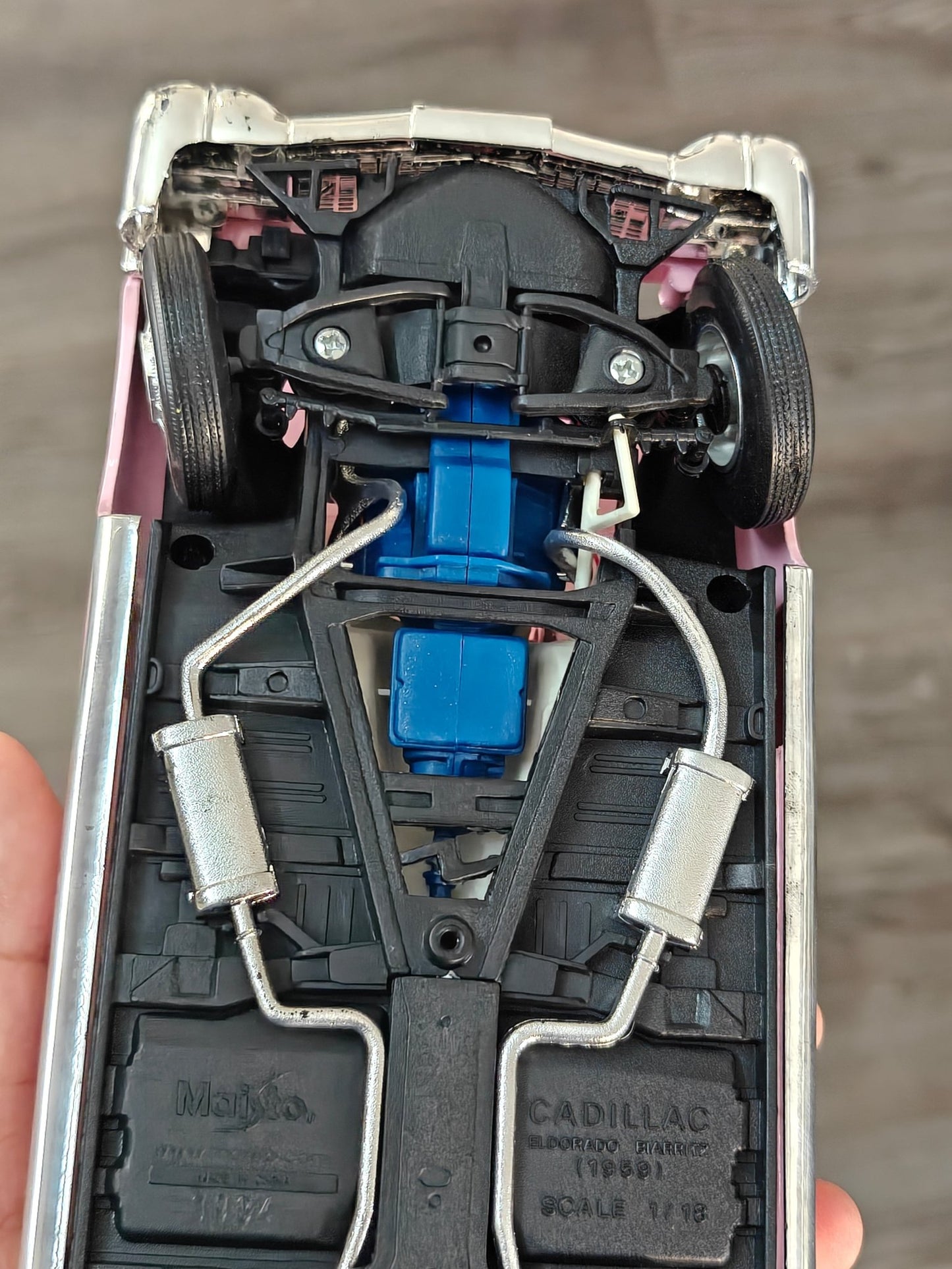 1:18 Maisto 1959 Cadillac Eldorado Biarritz Convertible (Pre - Owned) - Kinder Logs