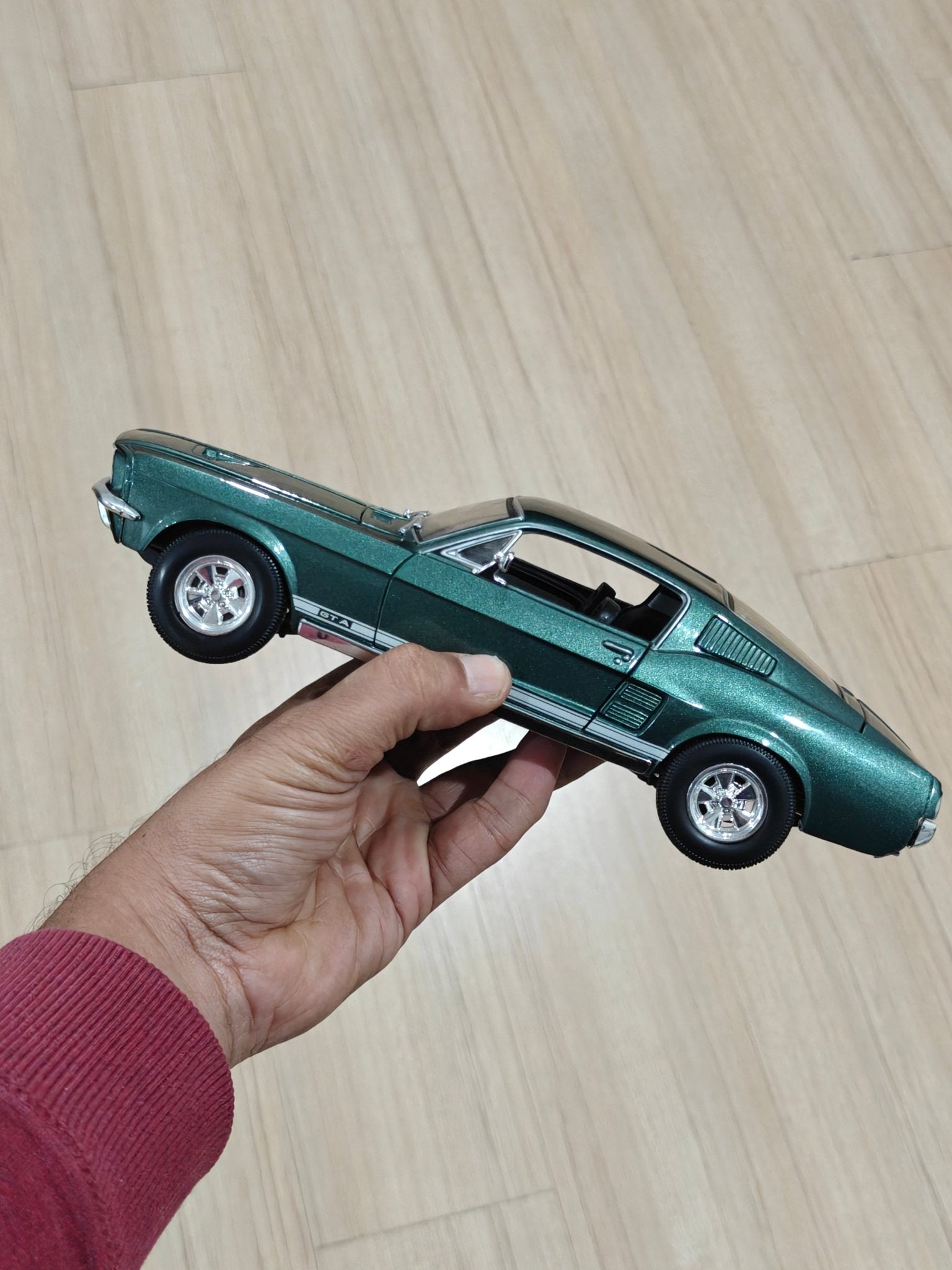 1:18 Maisto 1967 Ford Mustang GTA Fastback (Pre - Owned) - Kinder Logs