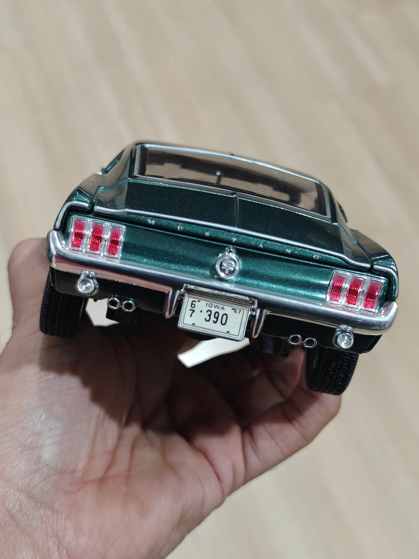 1:18 Maisto 1967 Ford Mustang GTA Fastback (Pre - Owned) - Kinder Logs