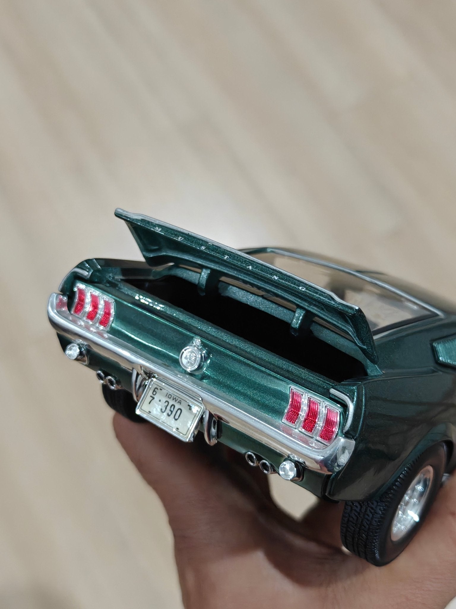 1:18 Maisto 1967 Ford Mustang GTA Fastback (Pre - Owned) - Kinder Logs