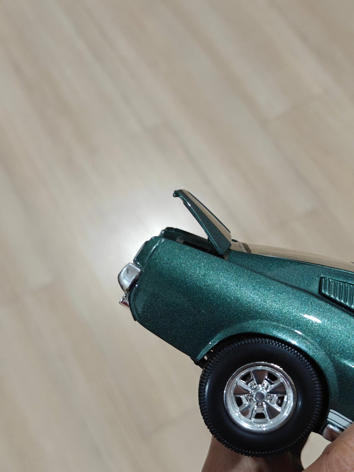 1:18 Maisto 1967 Ford Mustang GTA Fastback (Pre - Owned) - Kinder Logs