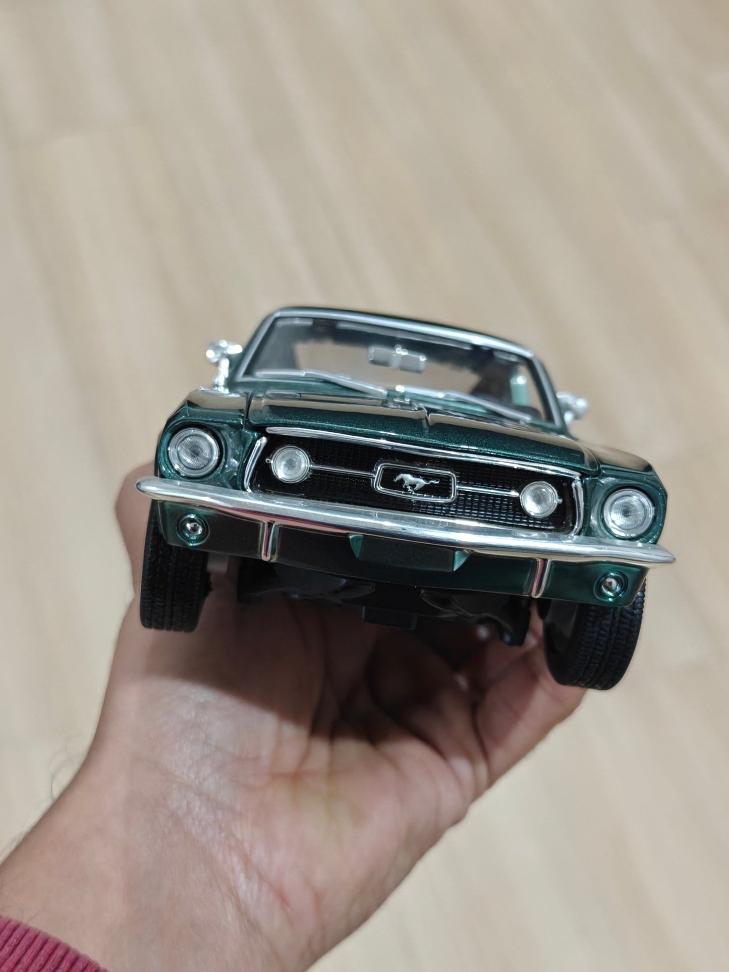 1:18 Maisto 1967 Ford Mustang GTA Fastback (Pre - Owned) - Kinder Logs