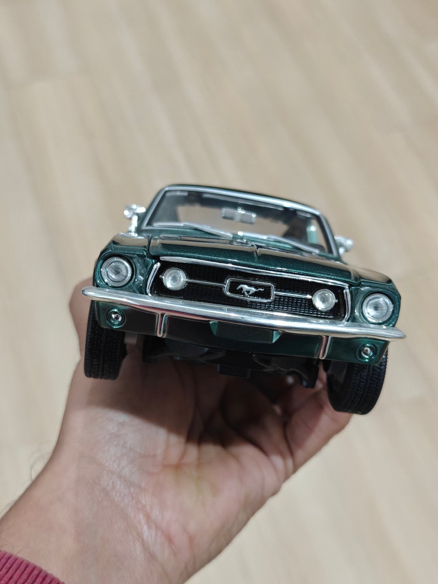 1:18 Maisto 1967 Ford Mustang GTA Fastback (Pre - Owned) - Kinder Logs