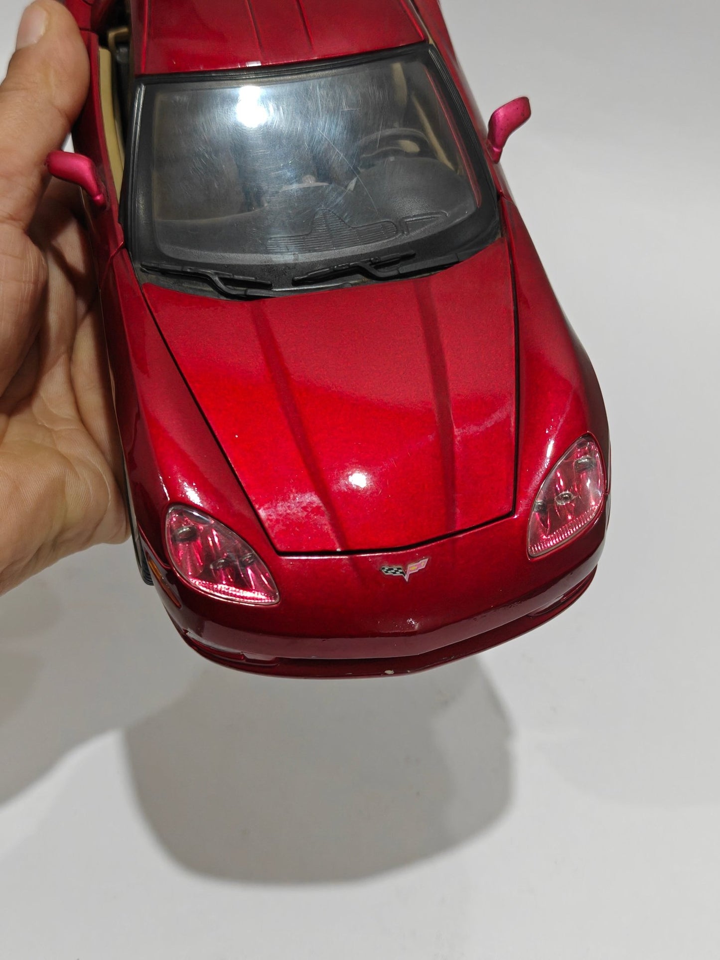 1:18 Maisto 2005 Chevrolet Corvette (Pre - Owned) - Kinder Logs
