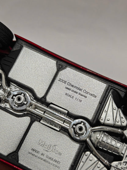 1:18 Maisto 2005 Chevrolet Corvette (Pre - Owned) - Kinder Logs