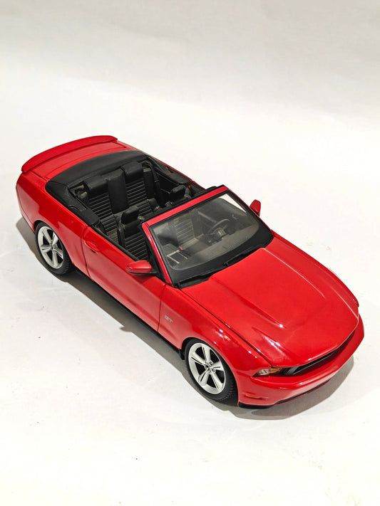 1:18 Maisto 2010 Ford Mustang GT (Pre - Owned) - Kinder Logs