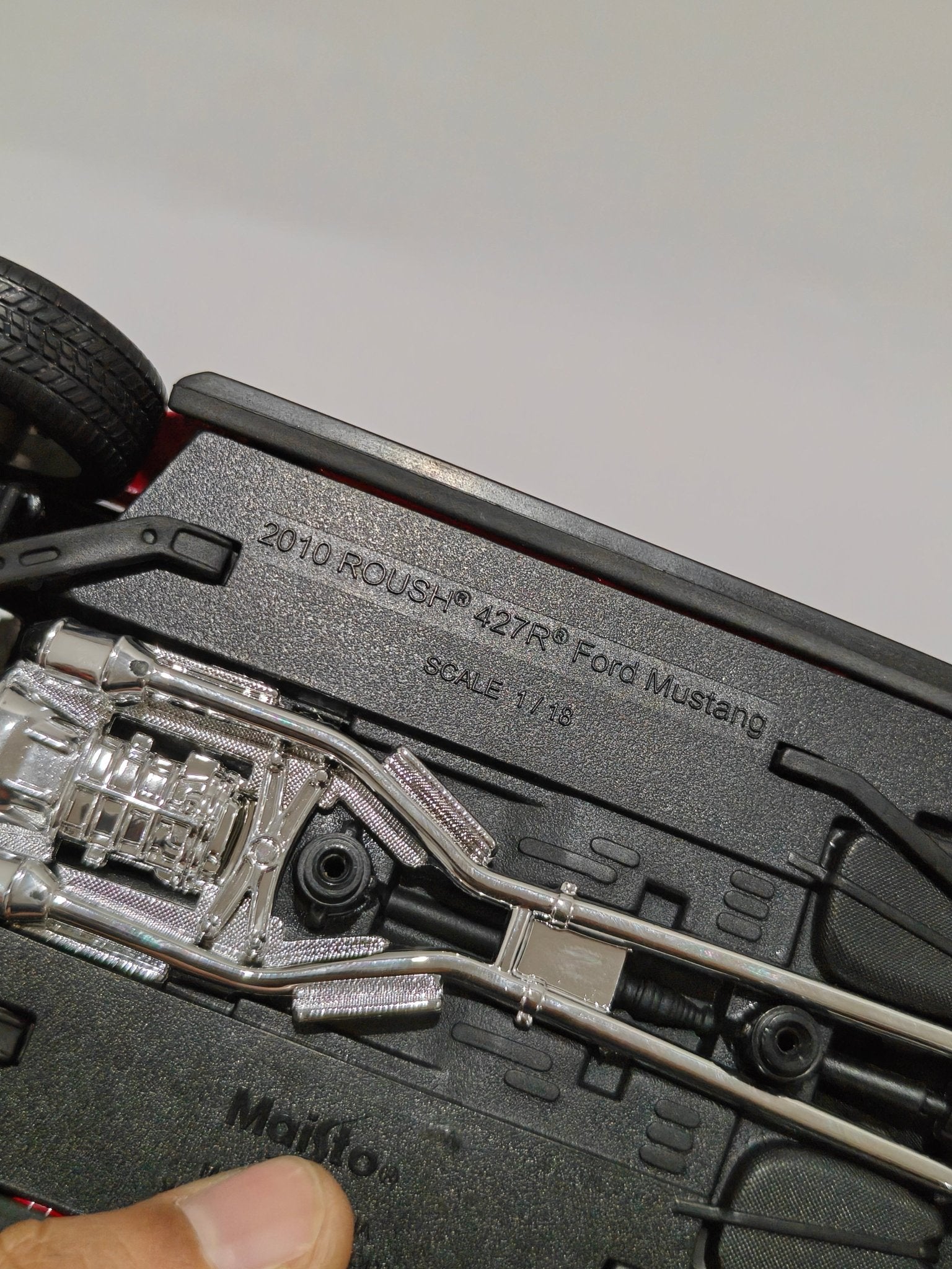 1:18 Maisto 2010 Ford Mustang Roush 427R (Pre - Owned) - Kinder Logs