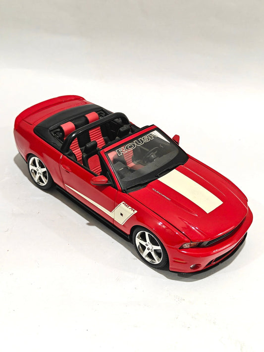 1:18 Maisto 2010 Ford Mustang Roush 427R (Pre - Owned) - Kinder Logs