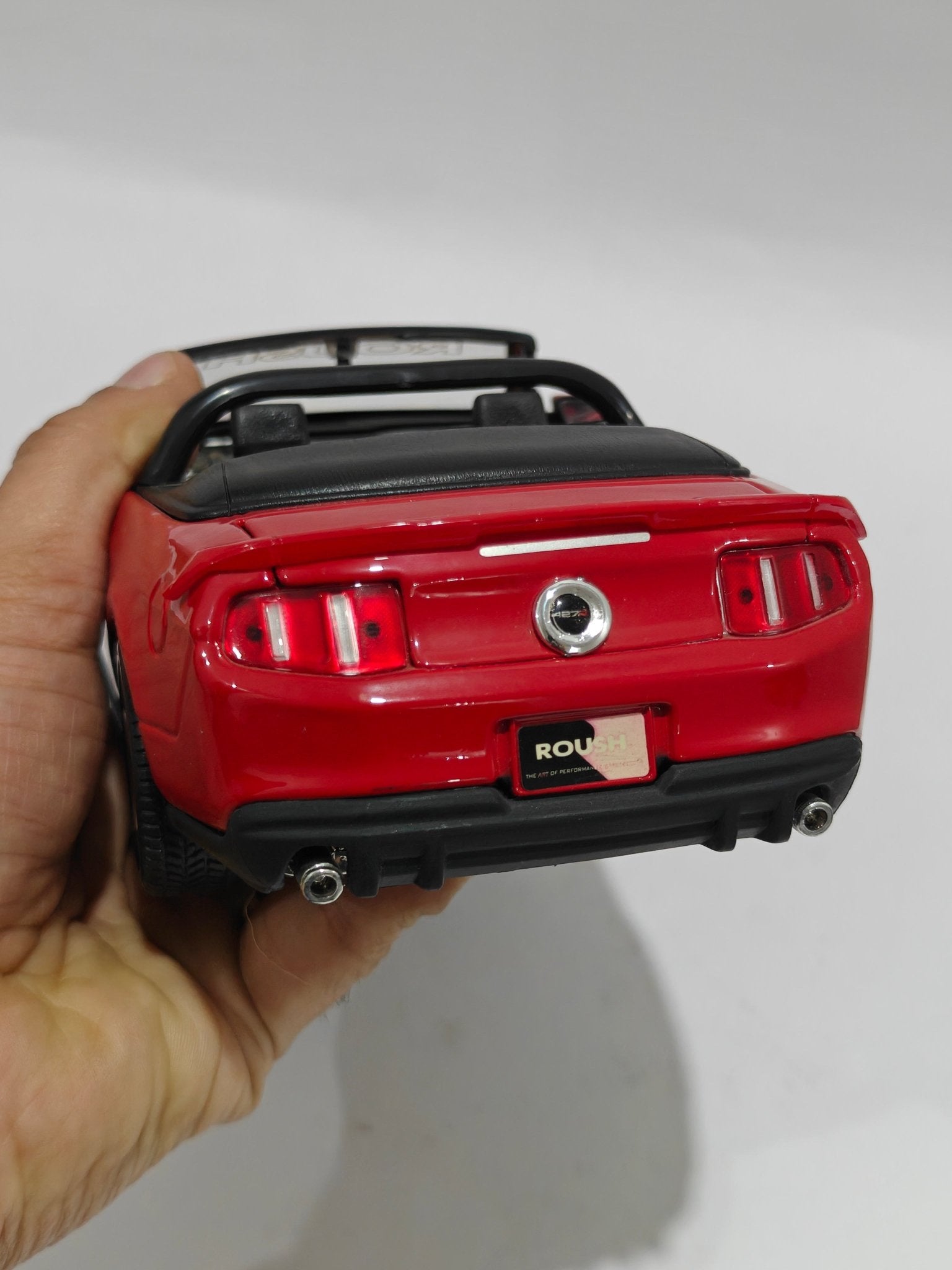 1:18 Maisto 2010 Ford Mustang Roush 427R (Pre - Owned) - Kinder Logs