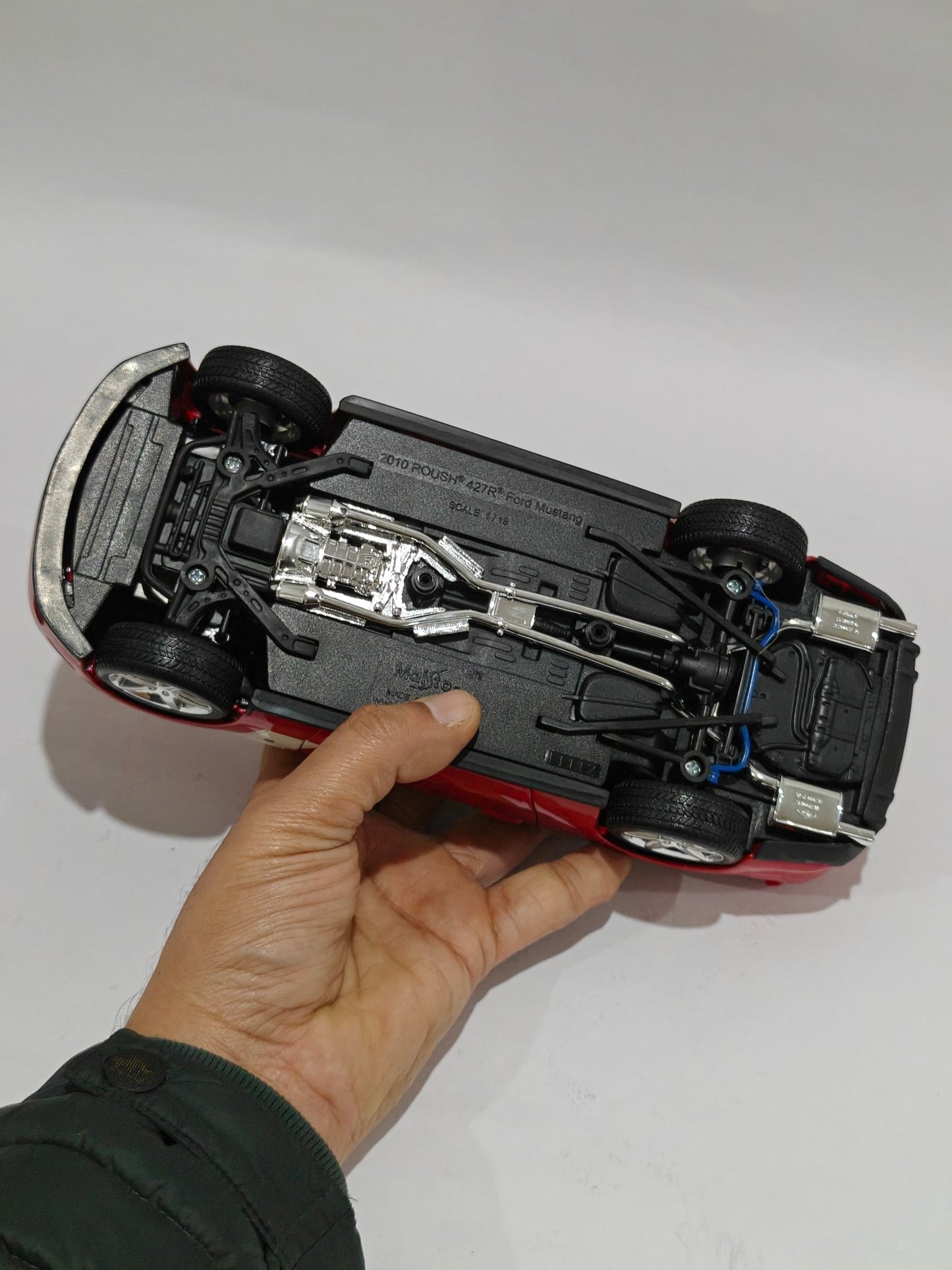 1:18 Maisto 2010 Ford Mustang Roush 427R (Pre - Owned) - Kinder Logs