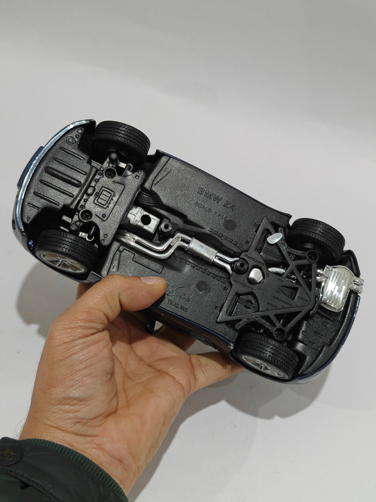 1:18 Maisto BMW Z4 (Pre - Owned) - Kinder Logs