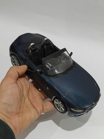 1:18 Maisto BMW Z4 (Pre - Owned) - Kinder Logs