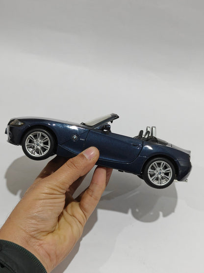 1:18 Maisto BMW Z4 (Pre - Owned) - Kinder Logs