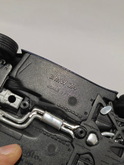1:18 Maisto BMW Z4 (Pre - Owned) - Kinder Logs