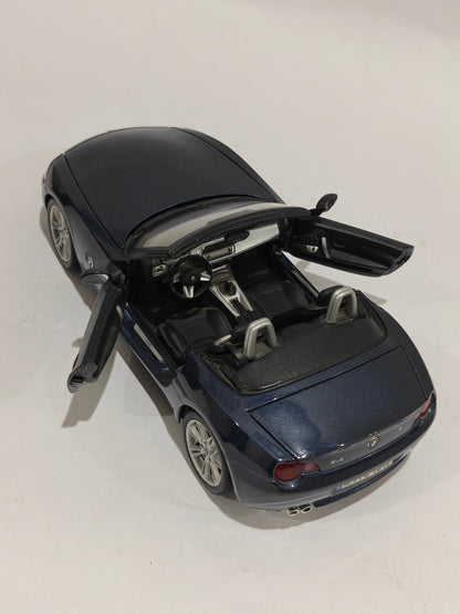 1:18 Maisto BMW Z4 (Pre - Owned) - Kinder Logs