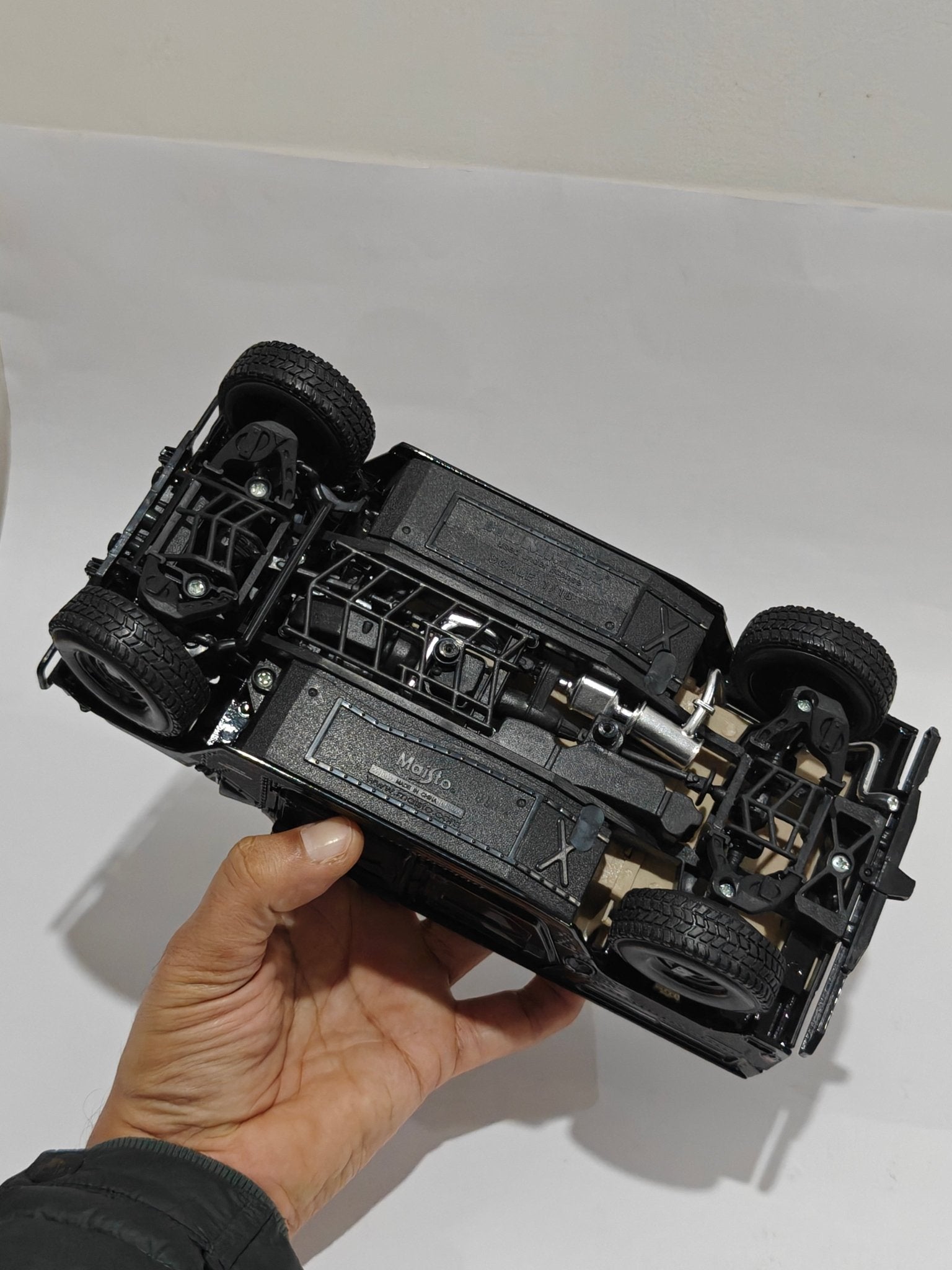 1:18 Maisto Hummer H1 (Pre - Owned) - Kinder Logs