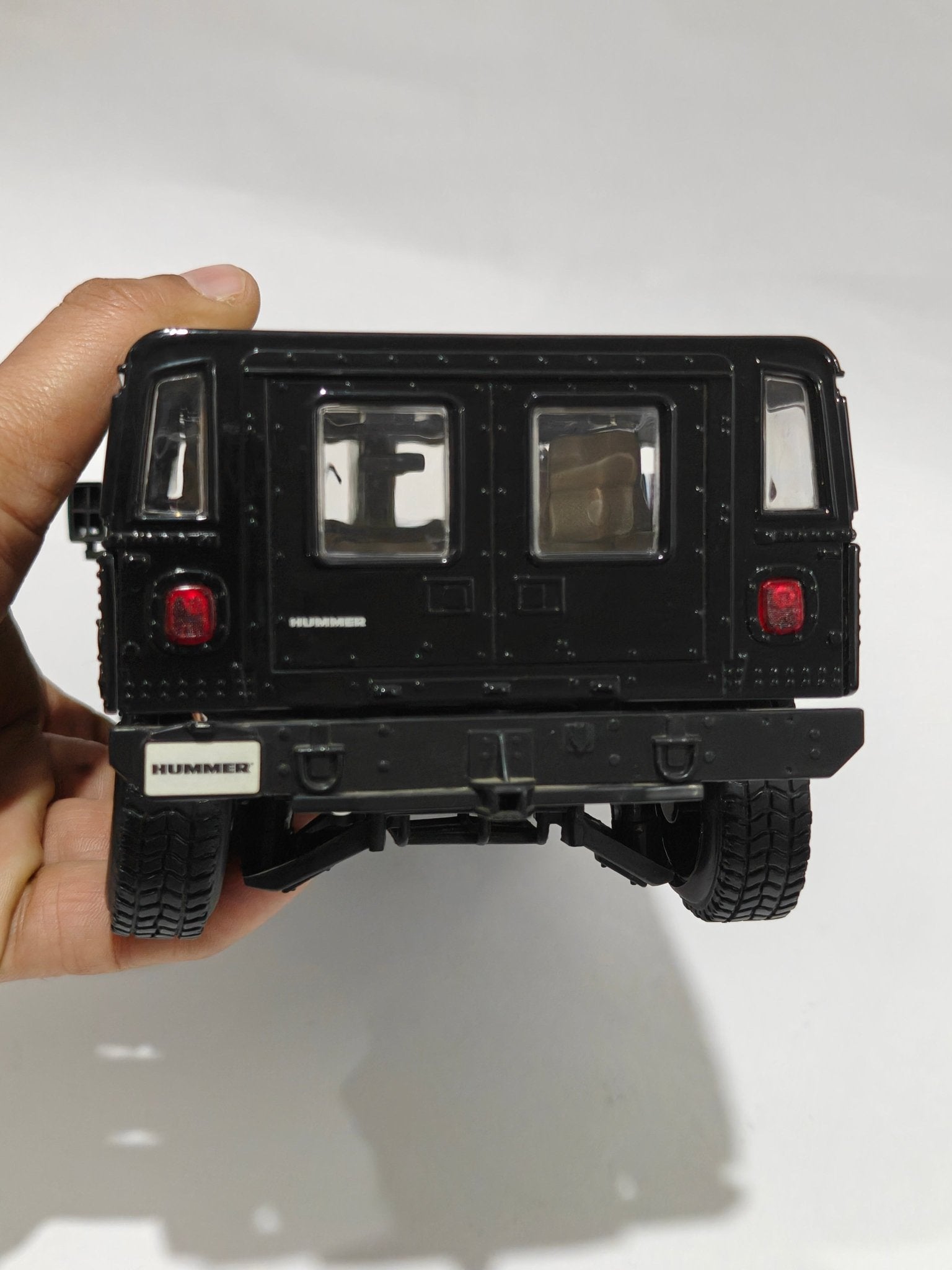 1:18 Maisto Hummer H1 (Pre - Owned) - Kinder Logs