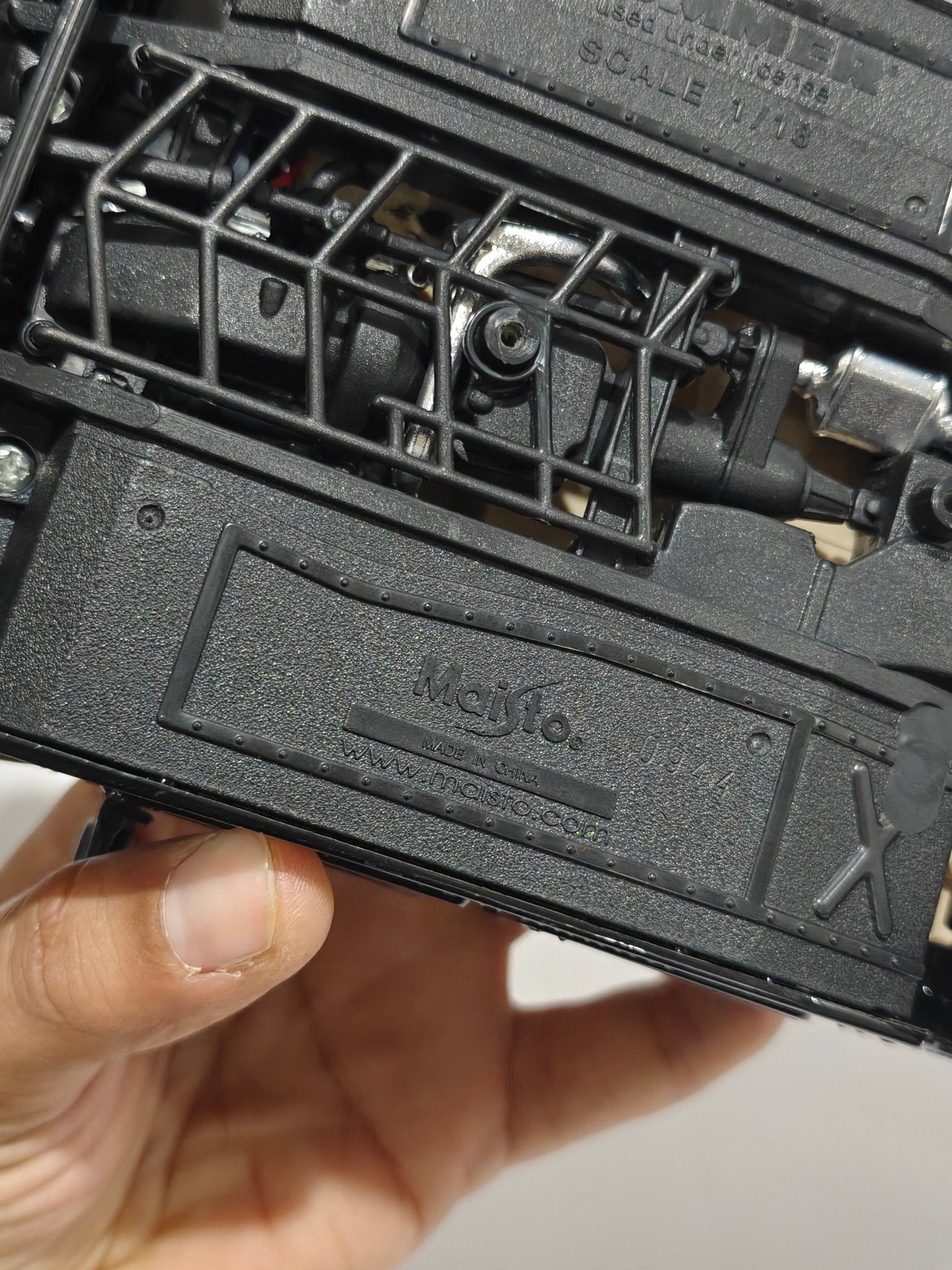 1:18 Maisto Hummer H1 (Pre - Owned) - Kinder Logs