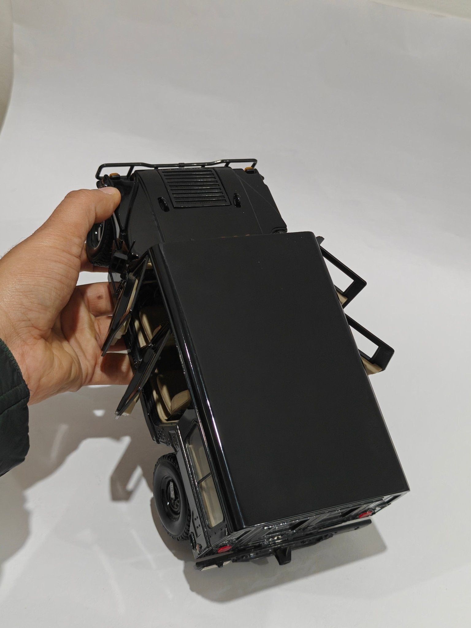 1:18 Maisto Hummer H1 (Pre - Owned) - Kinder Logs