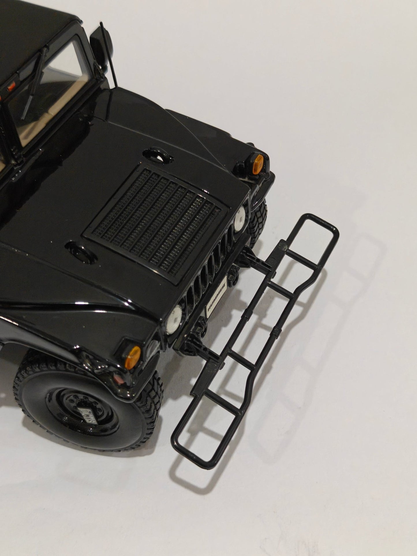 1:18 Maisto Hummer H1 (Pre - Owned) - Kinder Logs