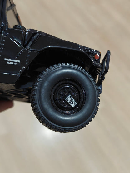 1:18 Maisto Hummer H1 (Pre - Owned) - Kinder Logs