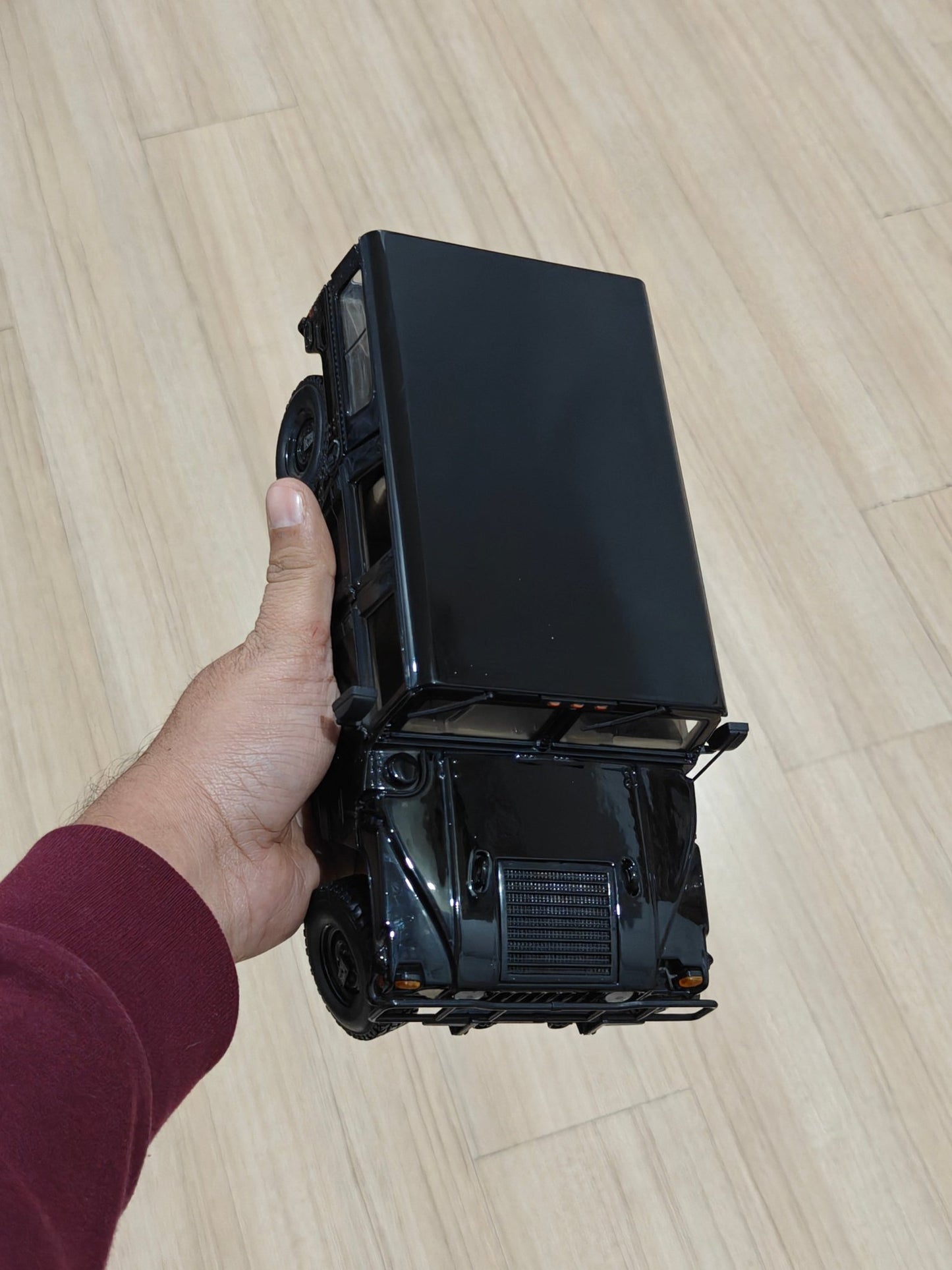 1:18 Maisto Hummer H1 (Pre - Owned) - Kinder Logs