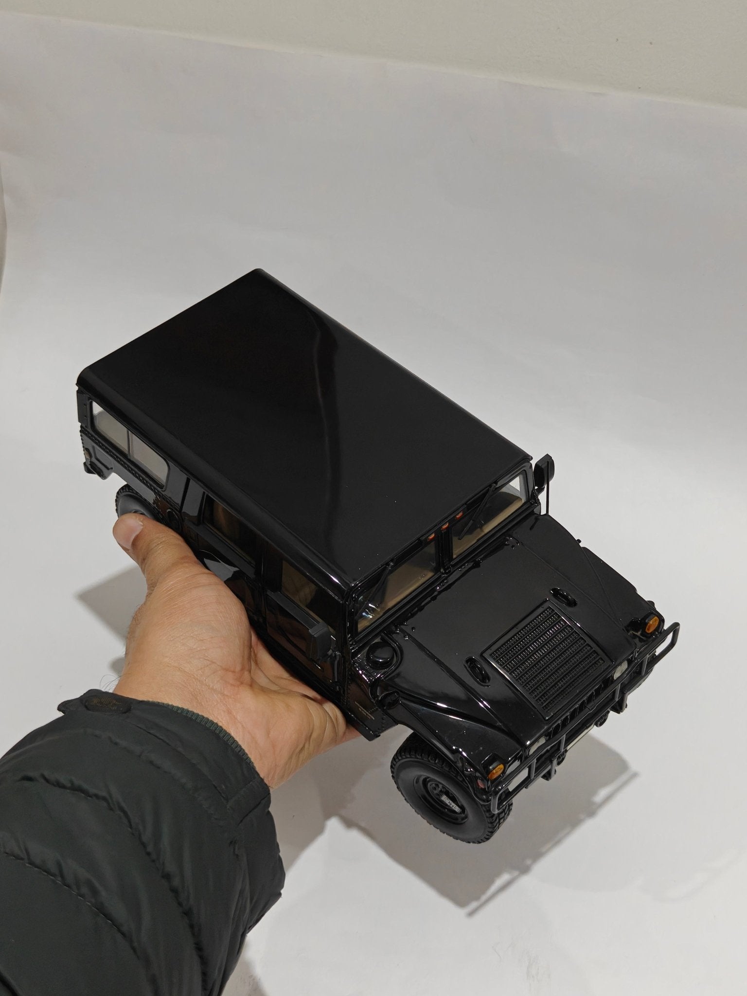 1:18 Maisto Hummer H1 (Pre - Owned) - Kinder Logs