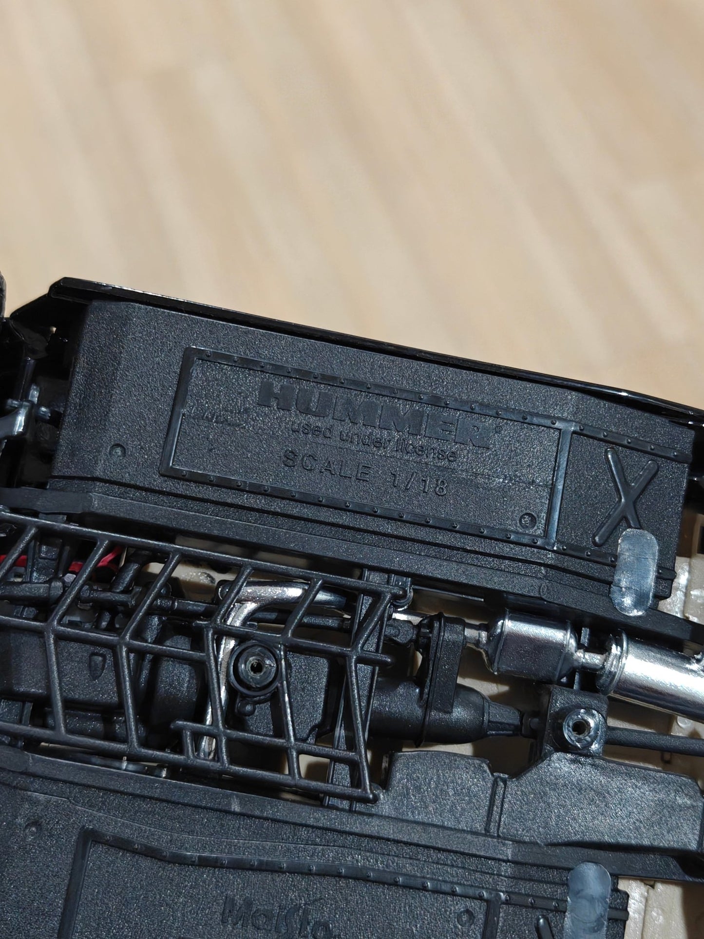 1:18 Maisto Hummer H1 (Pre - Owned) - Kinder Logs