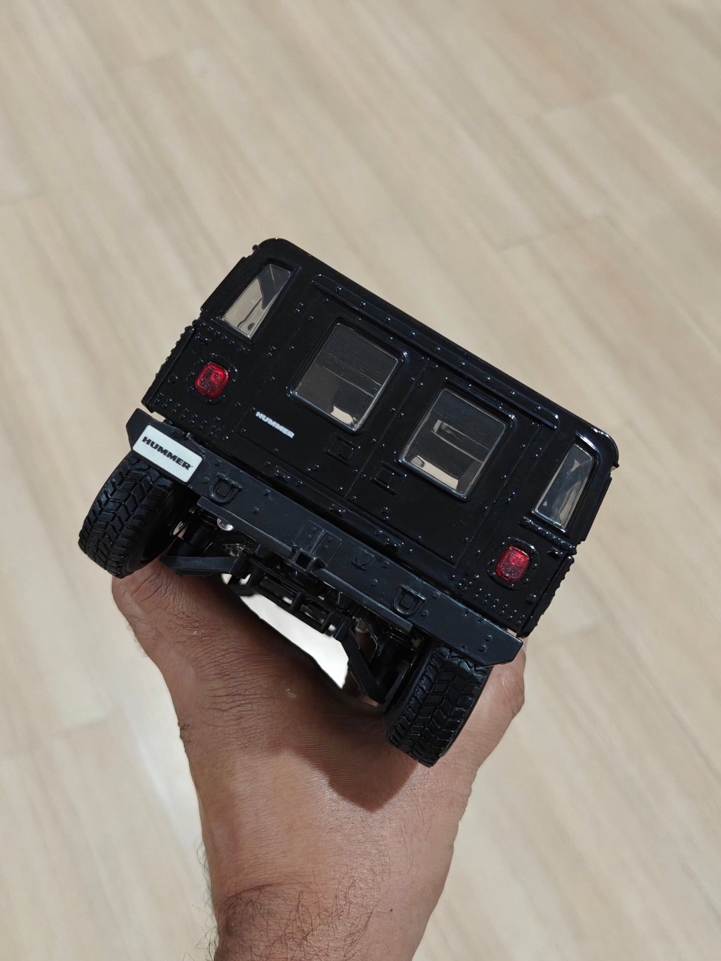 1:18 Maisto Hummer H1 (Pre - Owned) - Kinder Logs
