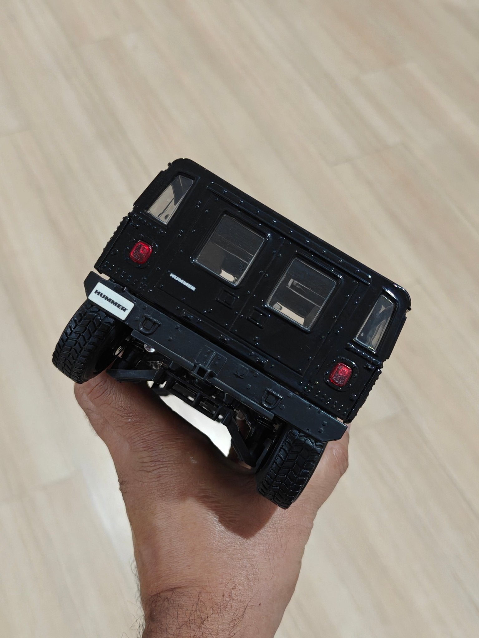 1:18 Maisto Hummer H1 (Pre - Owned) - Kinder Logs