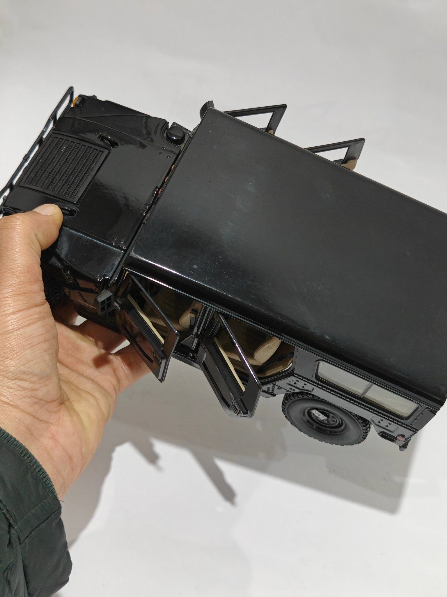 1:18 Maisto Hummer H1 (Pre - Owned) - Kinder Logs