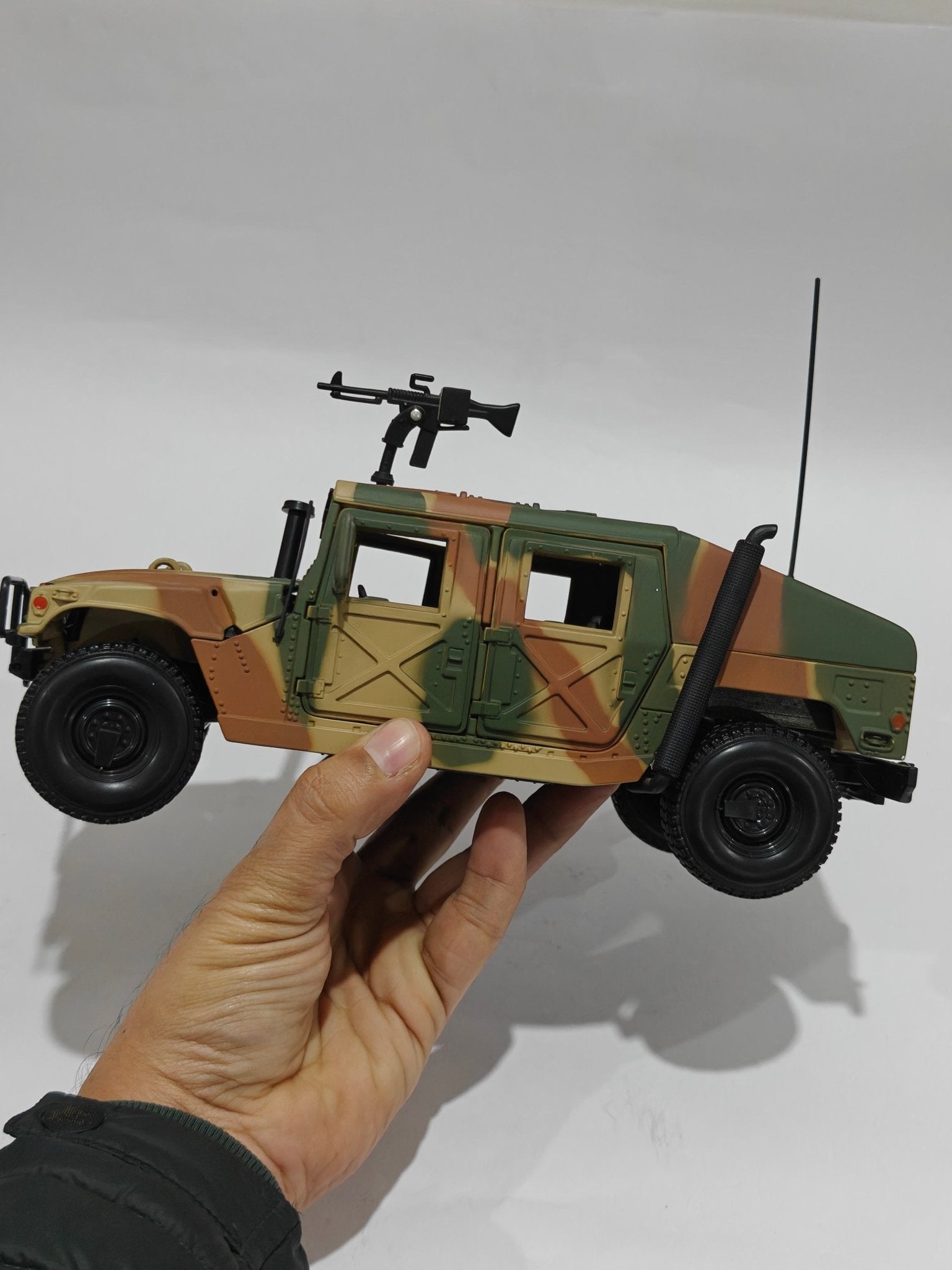 1:18 Maisto Humvee Army Edition (Pre - Owned) - Kinder Logs