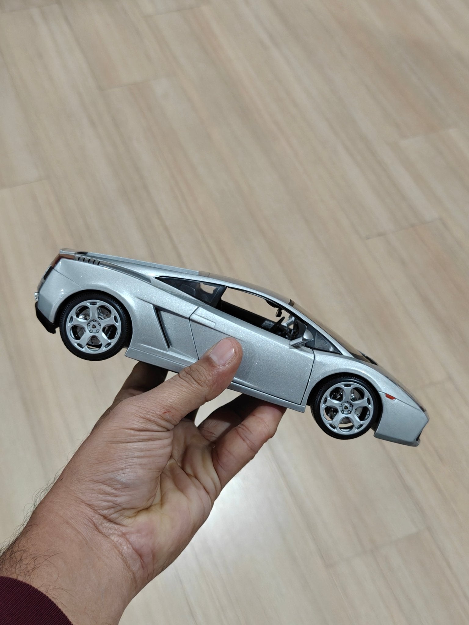 1:18 Maisto Lamborghini Gallardo - Silver Color (Pre - Owned) - Kinder Logs