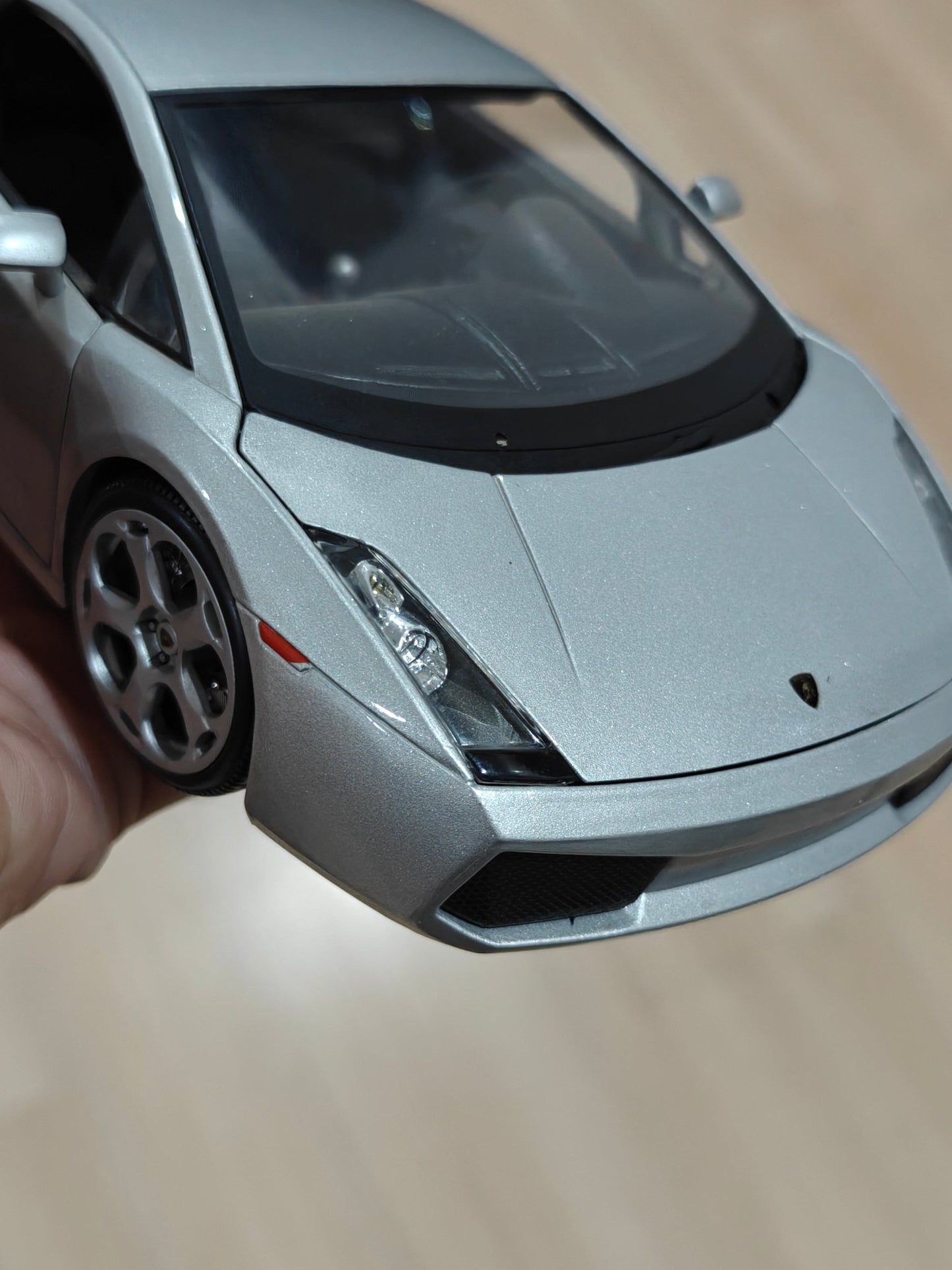 1:18 Maisto Lamborghini Gallardo - Silver Color (Pre - Owned) - Kinder Logs
