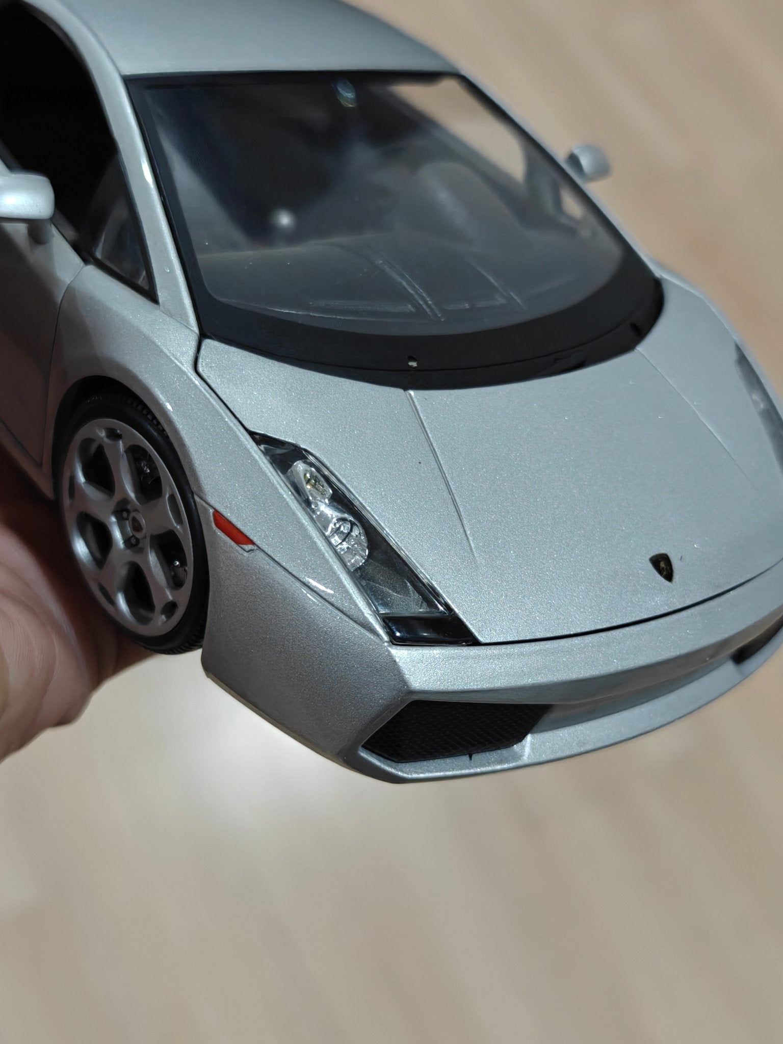 1:18 Maisto Lamborghini Gallardo - Silver Color (Pre - Owned) - Kinder Logs