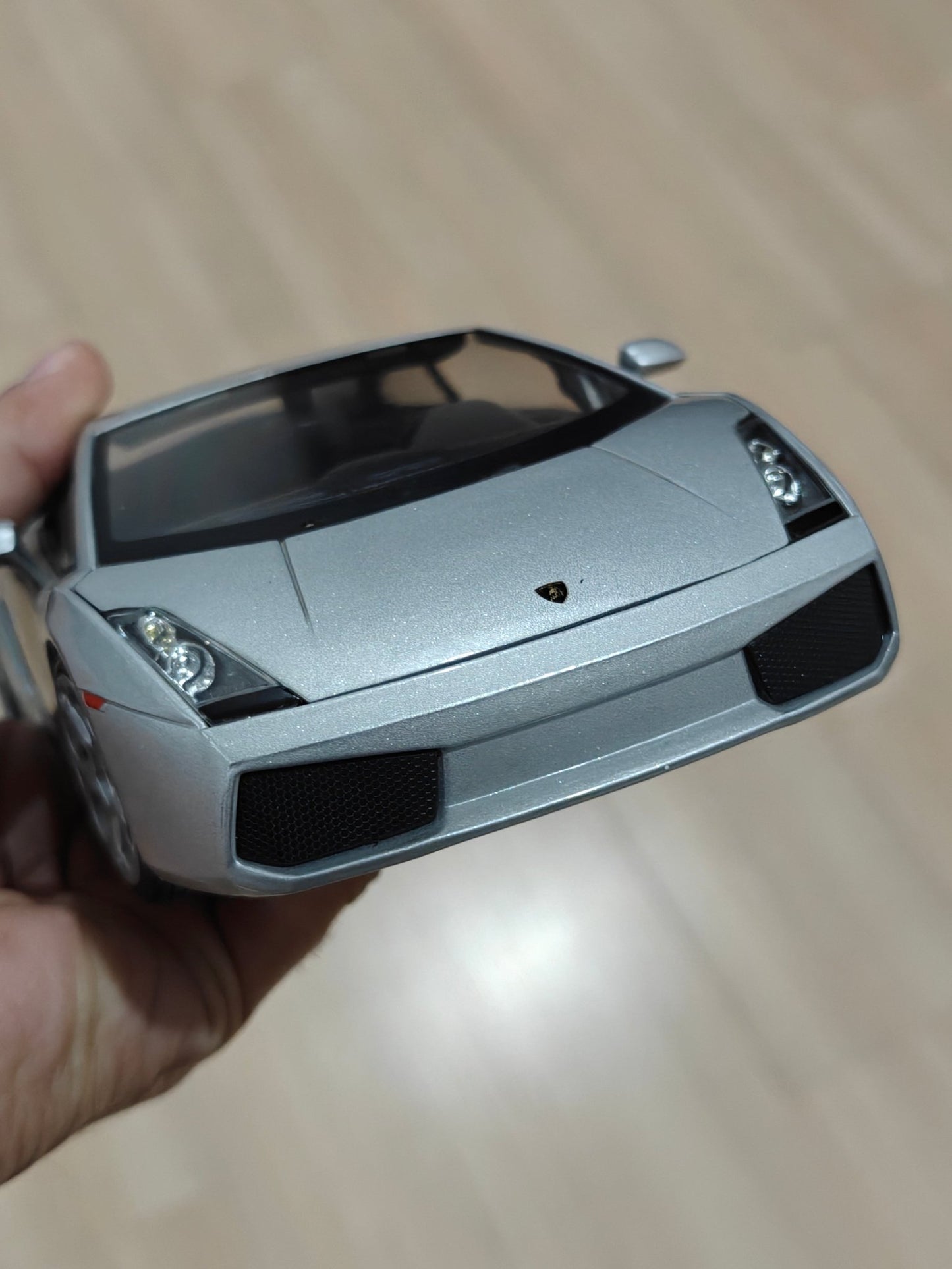 1:18 Maisto Lamborghini Gallardo - Silver Color (Pre - Owned) - Kinder Logs
