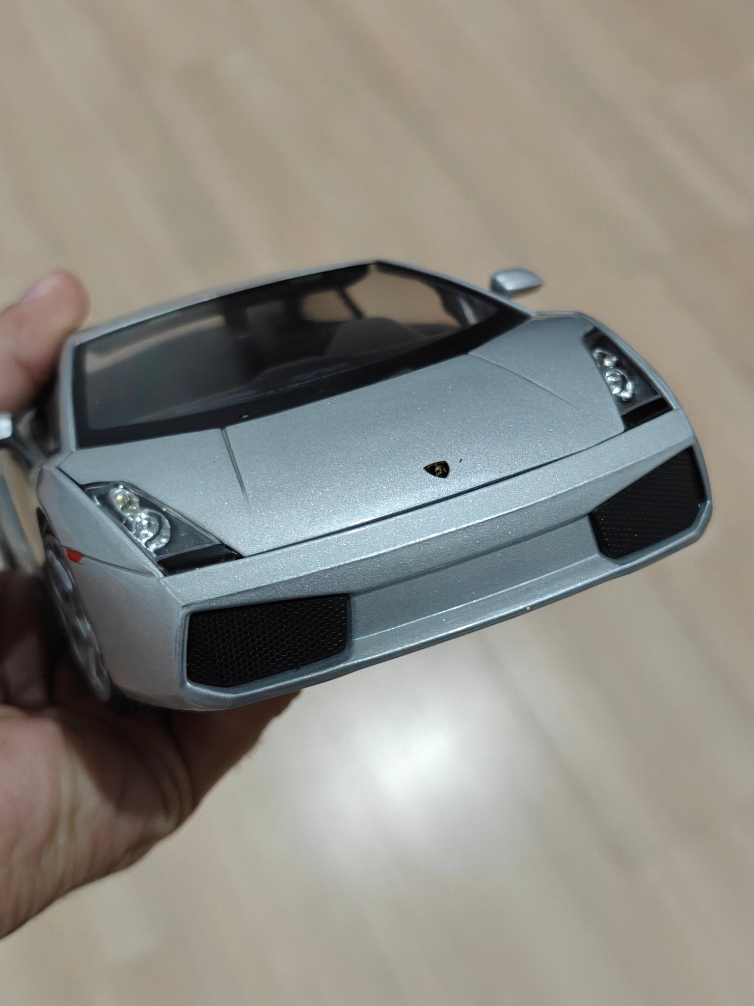 1:18 Maisto Lamborghini Gallardo - Silver Color (Pre - Owned) - Kinder Logs