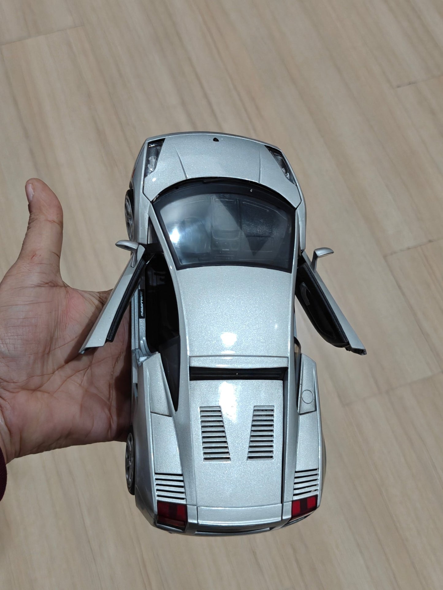 1:18 Maisto Lamborghini Gallardo - Silver Color (Pre - Owned) - Kinder Logs