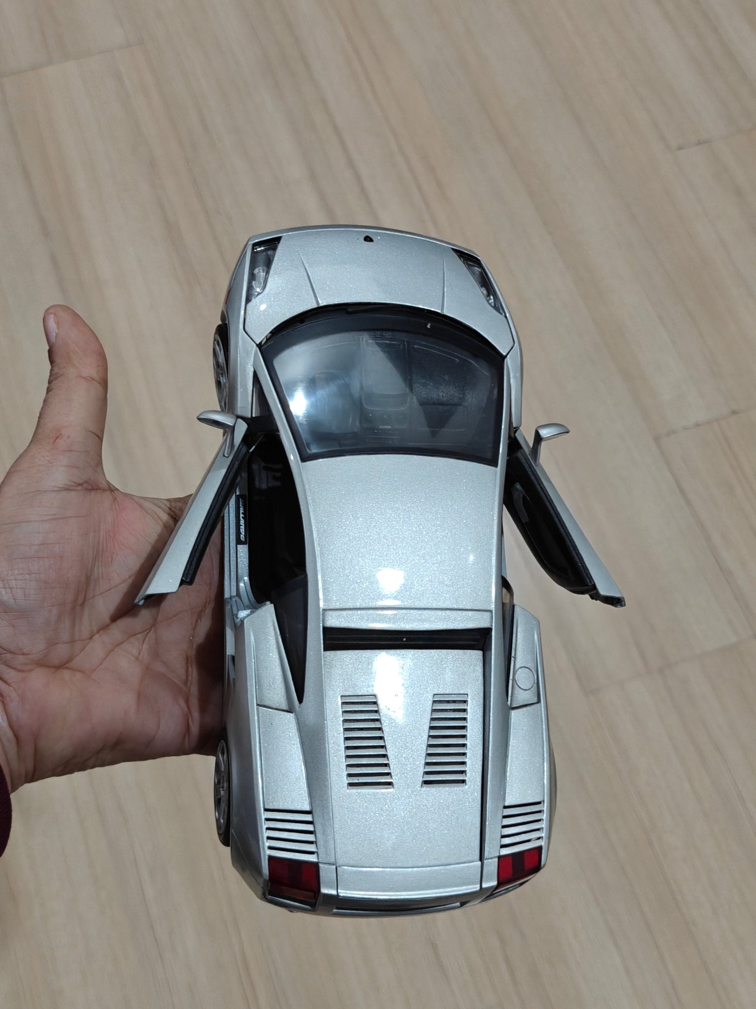 1:18 Maisto Lamborghini Gallardo - Silver Color (Pre - Owned) - Kinder Logs