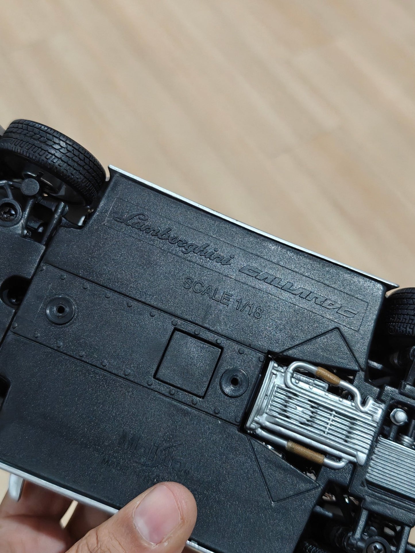 1:18 Maisto Lamborghini Gallardo - Silver Color (Pre - Owned) - Kinder Logs