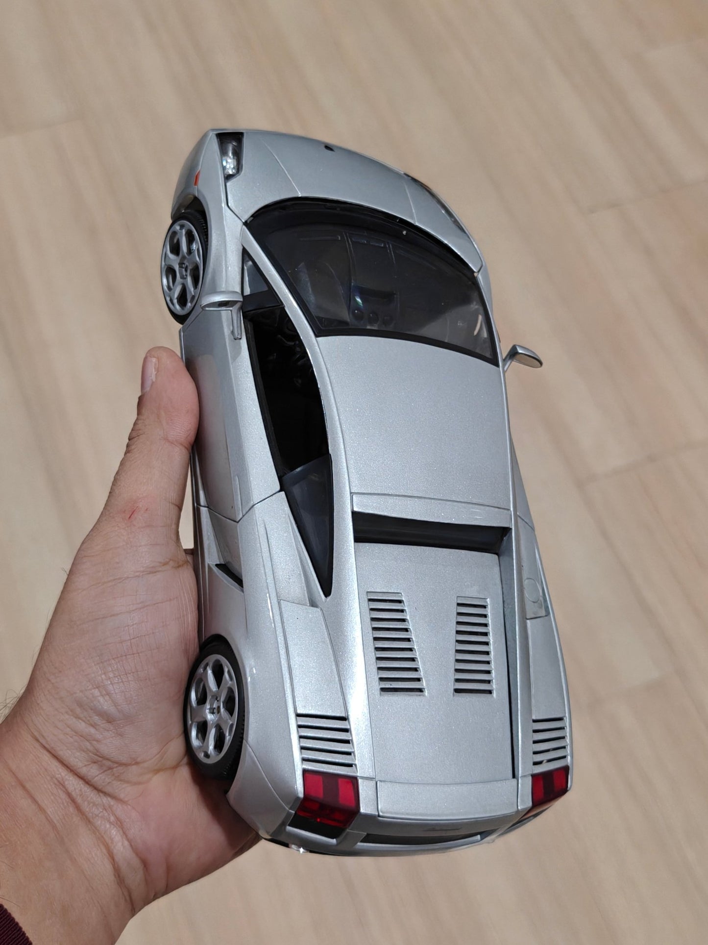 1:18 Maisto Lamborghini Gallardo - Silver Color (Pre - Owned) - Kinder Logs