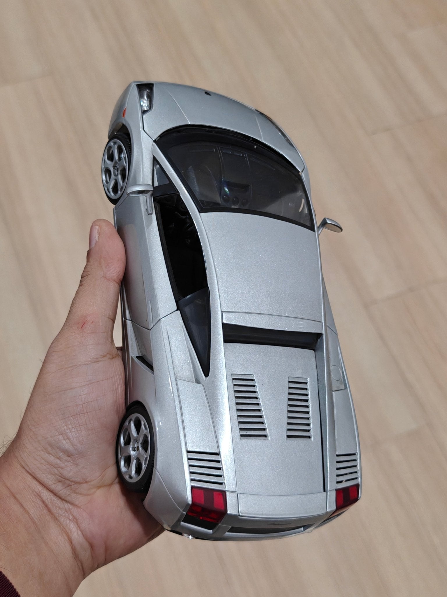 1:18 Maisto Lamborghini Gallardo - Silver Color (Pre - Owned) - Kinder Logs