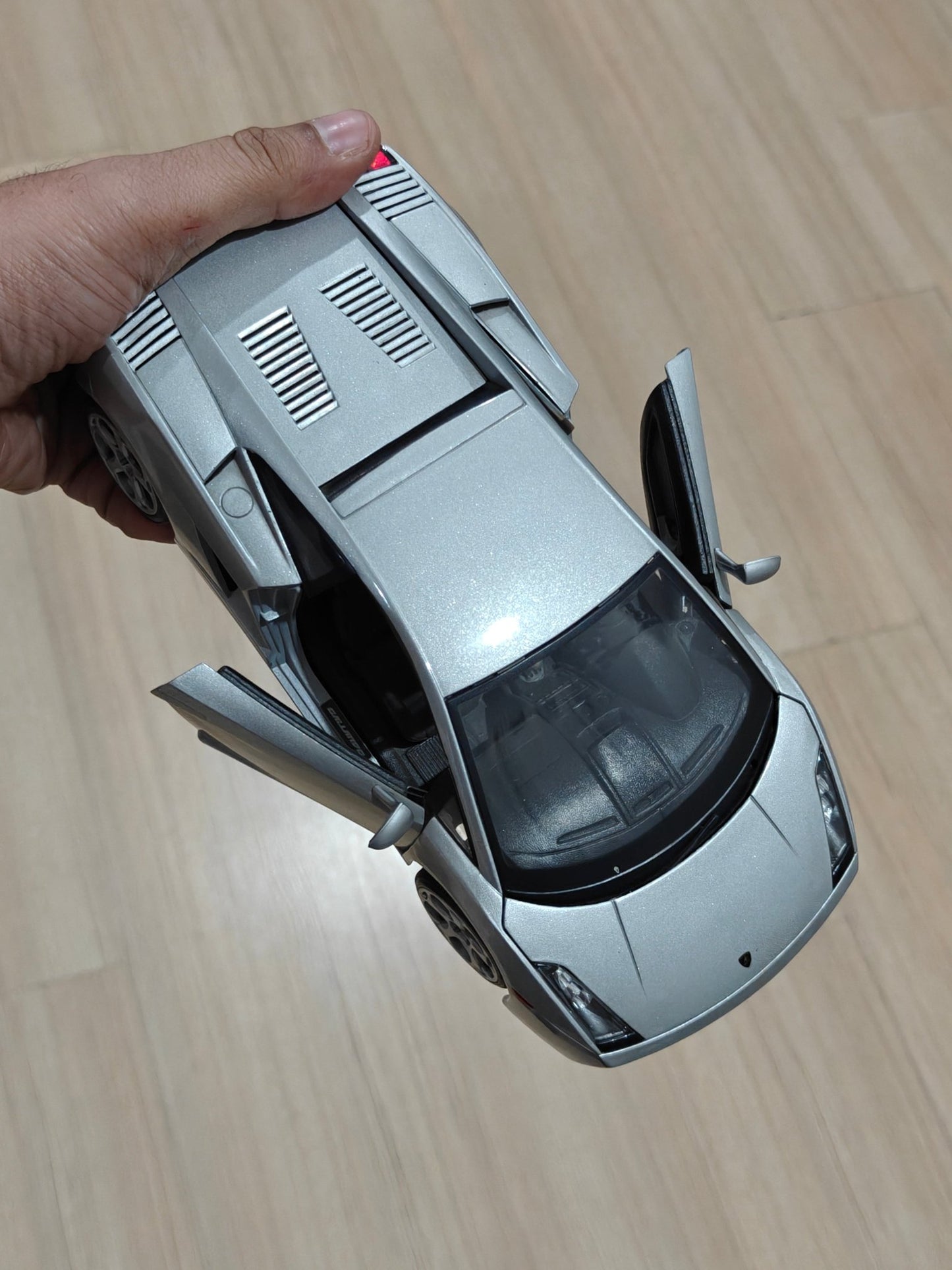 1:18 Maisto Lamborghini Gallardo - Silver Color (Pre - Owned) - Kinder Logs