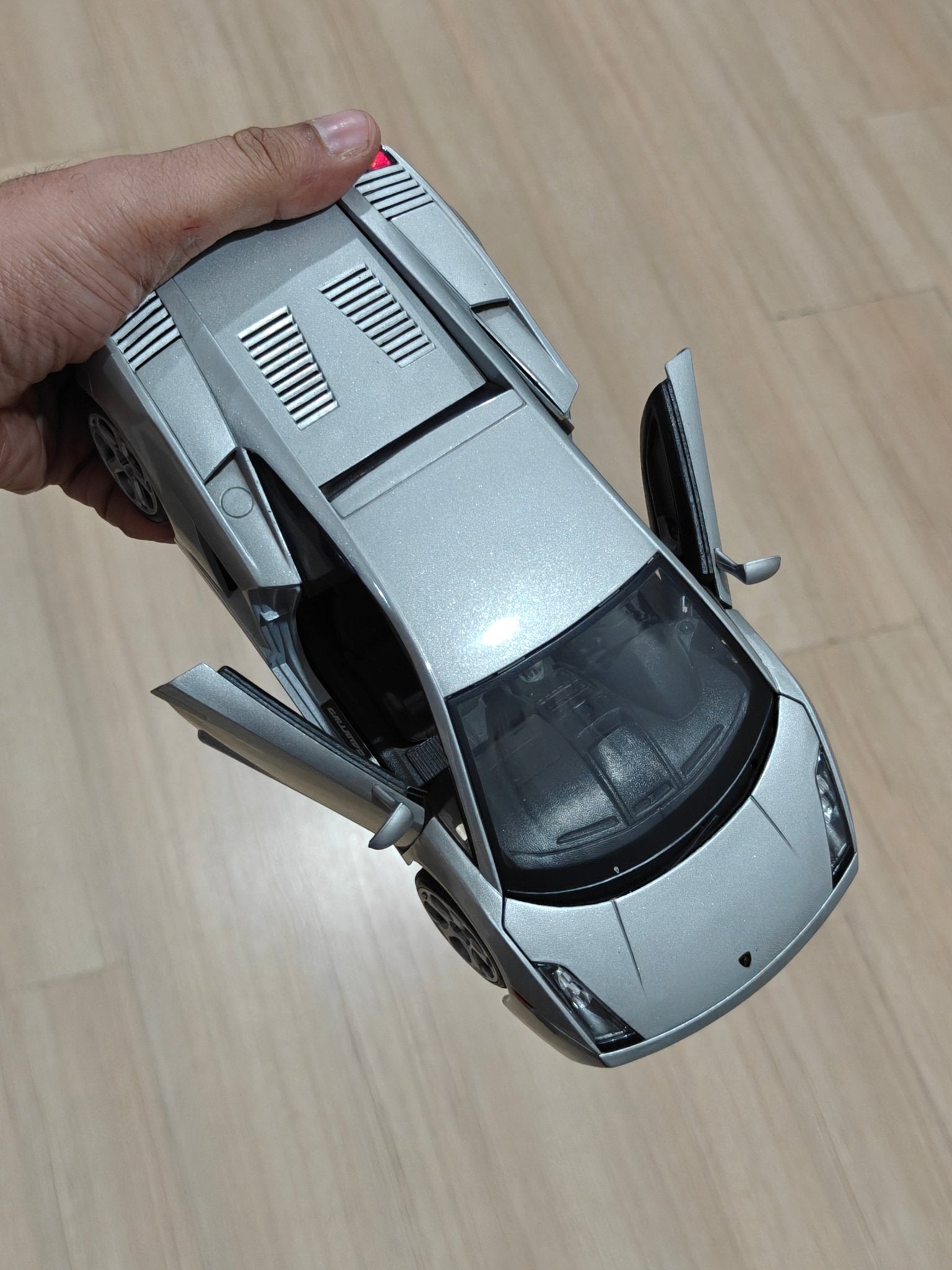 1:18 Maisto Lamborghini Gallardo - Silver Color (Pre - Owned) - Kinder Logs