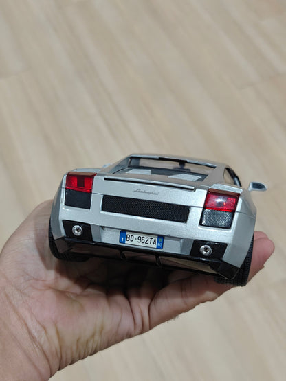 1:18 Maisto Lamborghini Gallardo - Silver Color (Pre - Owned) - Kinder Logs