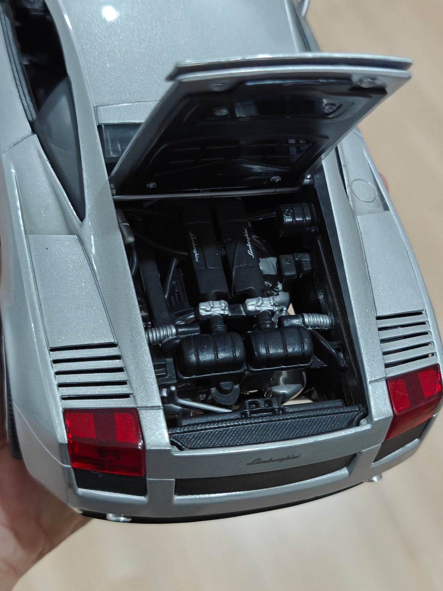 1:18 Maisto Lamborghini Gallardo - Silver Color (Pre - Owned) - Kinder Logs