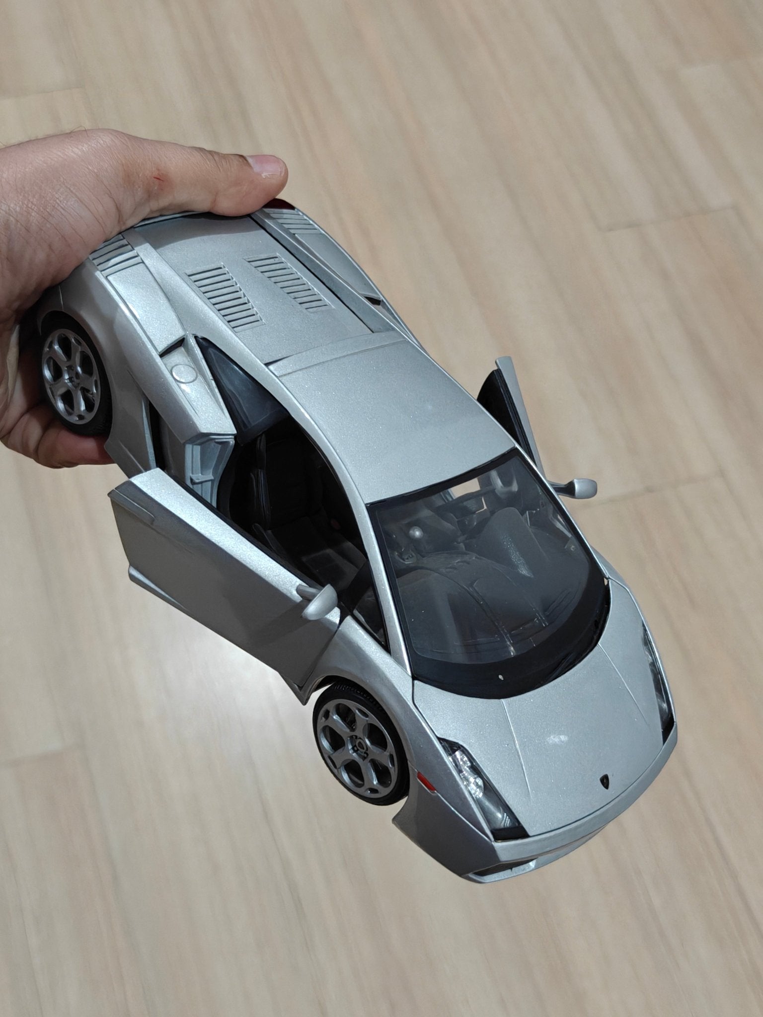1:18 Maisto Lamborghini Gallardo - Silver Color (Pre-Owned) - Buy
