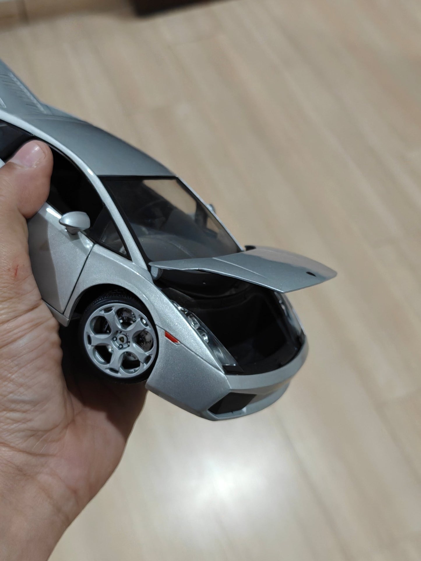 1:18 Maisto Lamborghini Gallardo - Silver Color (Pre - Owned) - Kinder Logs