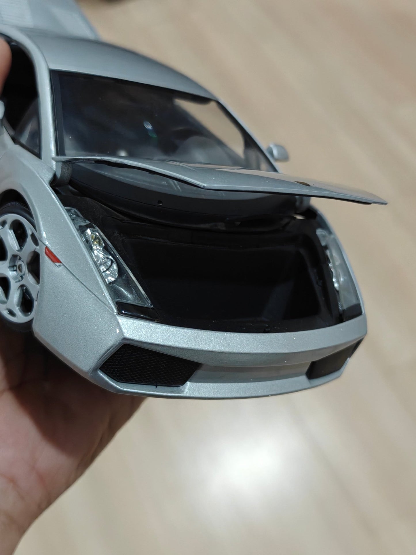 1:18 Maisto Lamborghini Gallardo - Silver Color (Pre - Owned) - Kinder Logs